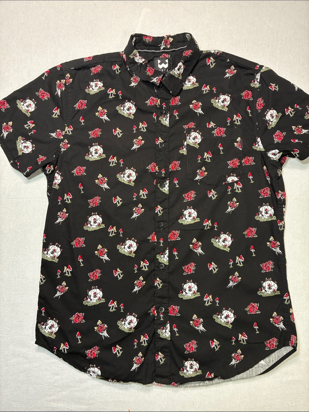 Men's Black Floral & Skull Short-Sleeve Button-Down Shirt